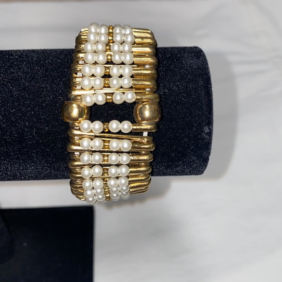 Antique style handmade Bracelet with gold tone safety pins and pearl beads - Picture 4 of 4